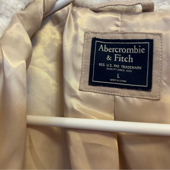 Fuzzy A&F Jacket ♥️ - Picture 4 of 5